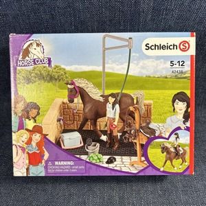 NEW Schleich Washing Area #42438 Emily And Holsteiner Mare Plastic Animal Figure